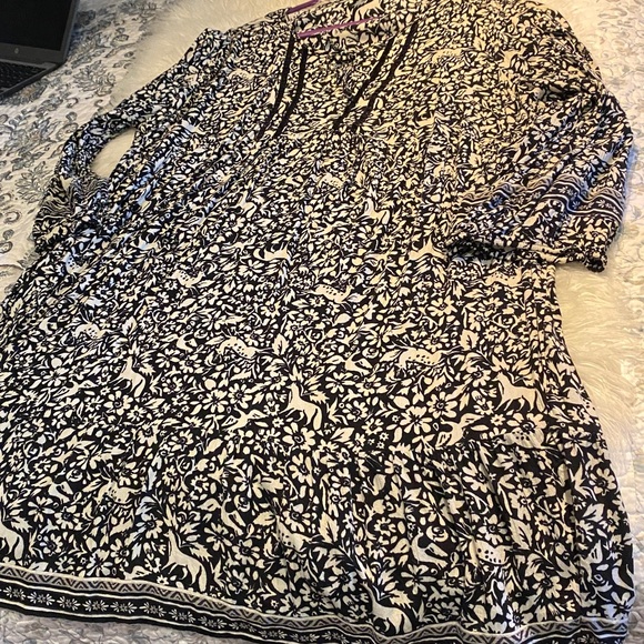 Old Navy Black and White Patterned Long Sleeve Dress - Picture 2 of 6